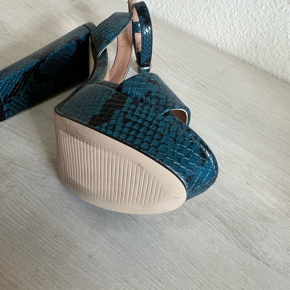 Vegan leather teal snake print high heel sandals - Picture 6 of 7
